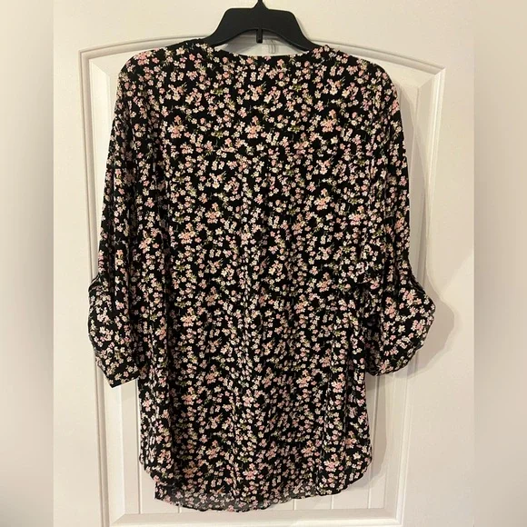 Size 22/24- Torrid Harper tunic blouse in floral print - new with tags - Picture 2 of 6